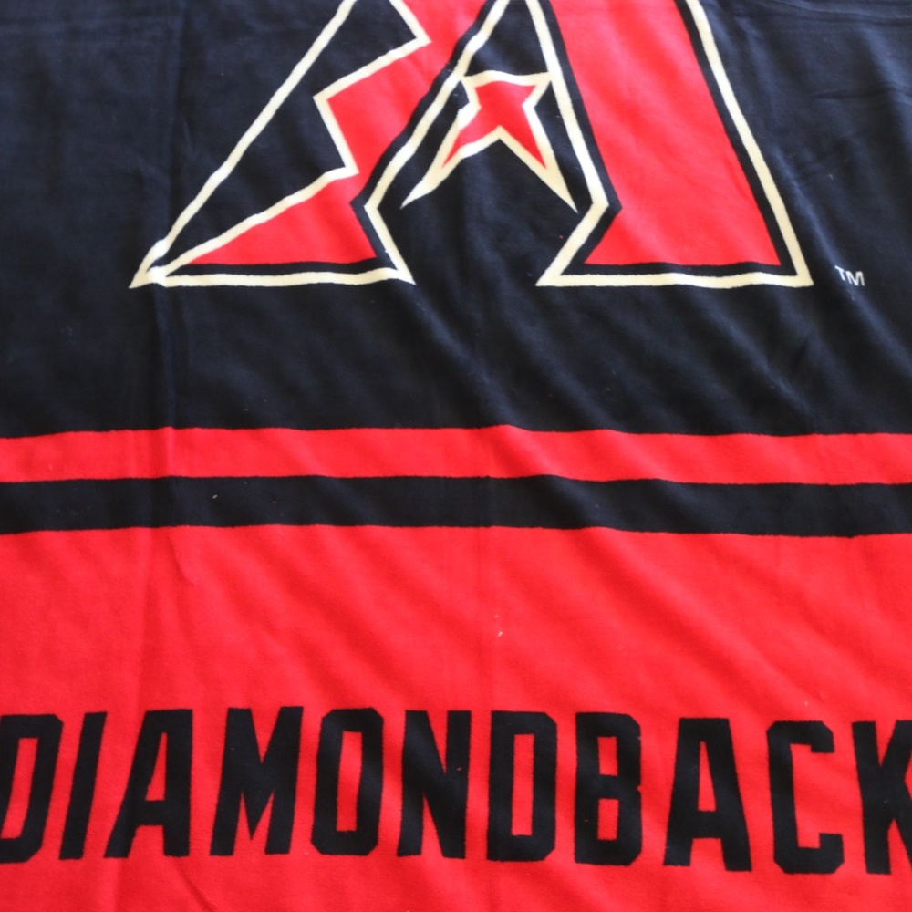 Arizona Diamondbacks throw. - Picture 2 of 2